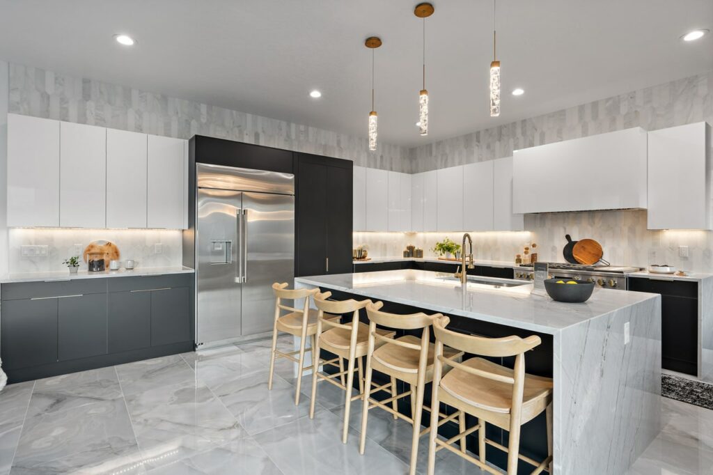 6599 N High Valley 11