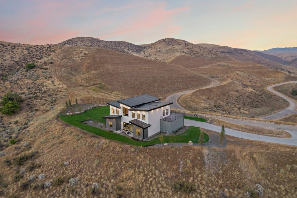 6599 N High Valley 66