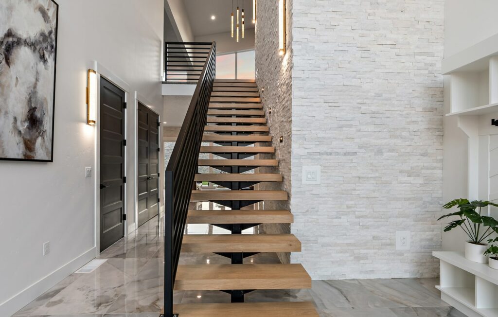 6599 N High Valley 7