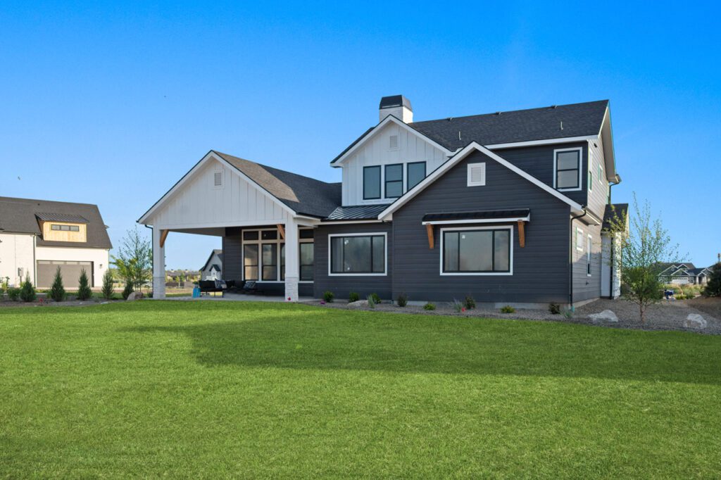 87 Back Right Of Home